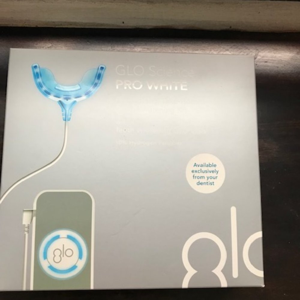 BRAND NEW IN BOX GLO SCIENCE TEETH WHITENING KIT